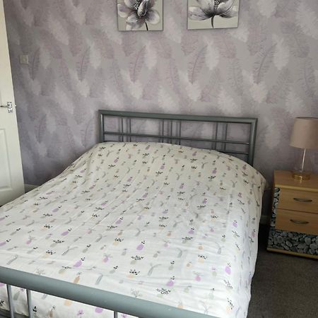 Treetops - Sleeps 8 Entire House Private Parking Close To Town Centre And Stadium Wigan Exterior photo